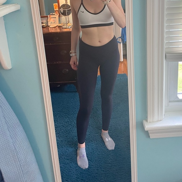 Running tights with mesh panels - Picture 3 of 4